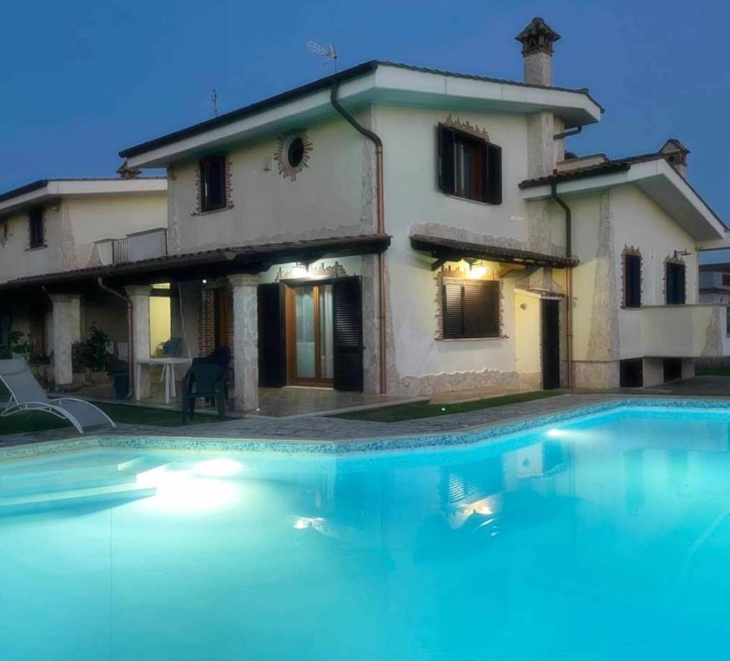 Gold House Luxury Anzio Villa Exterior photo